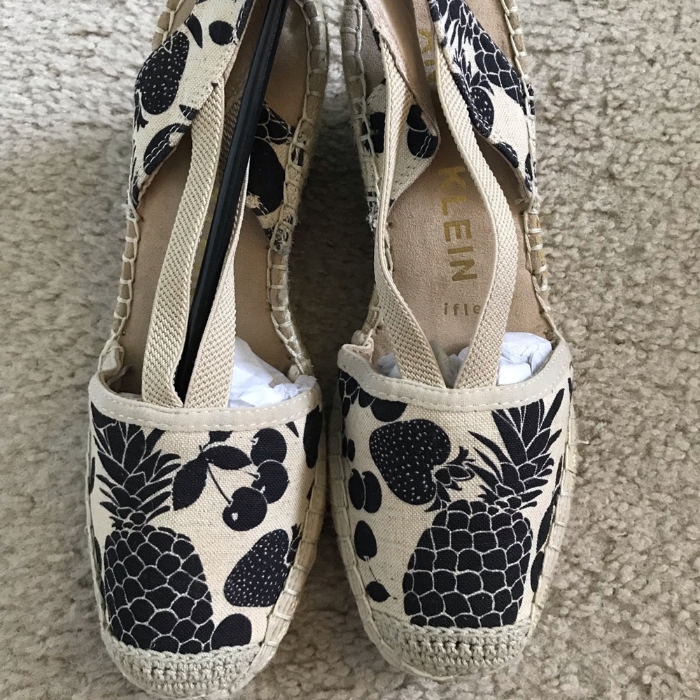 Anne Klein iflex wedges